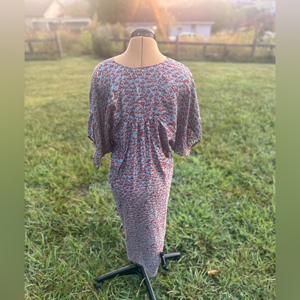 The Territory Ahead blue and maroon 100% silk midi dress. Size small. Side slits - Picture 4 of 9
